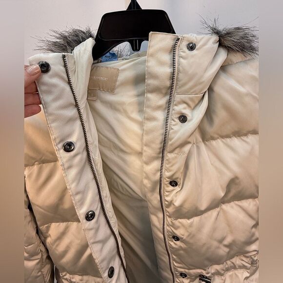 Banana Republic Women's Cream Puffer Jacket with Faux Fur Hood XS - Picture 2 of 9